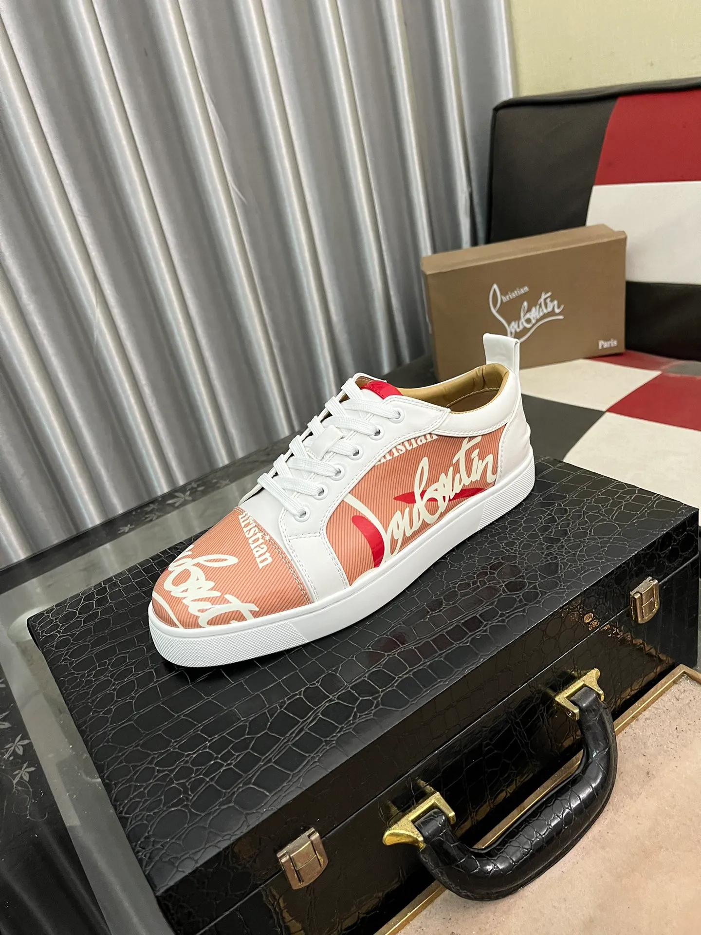 Men's men's shoes💰458⌚️⌚️christian louboutin (CL red sole shoes) counter hot diamond series, casual sneakers📢 📢 📢 Exclusive hot style release🎈🎈💪Movable latex feet👻Finished outsole line [Deyi] Global supply😝 [Top version]: Original imported cowhide upper, top original leather lining, original open-molded TPU outsole, original 1:1 detail processing, original shoe last, large number of ready-made code numbers: 38-44